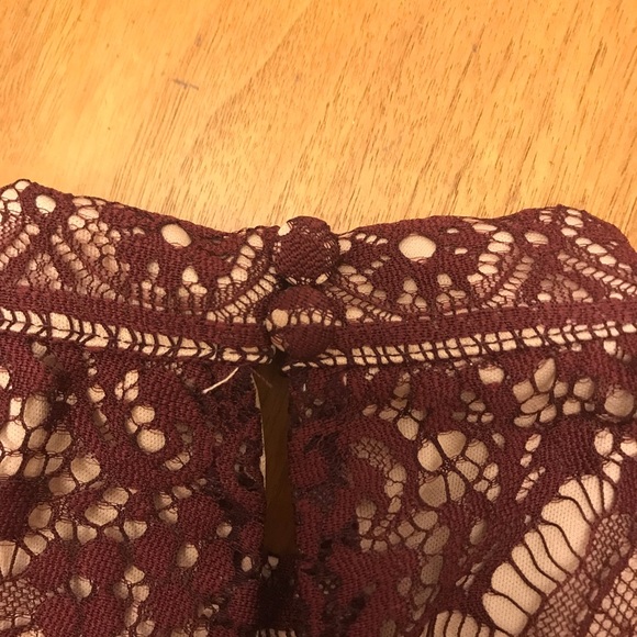 LC Lauren Conrad Mock Neck Allover Lace Halter - Picture 6 of 8